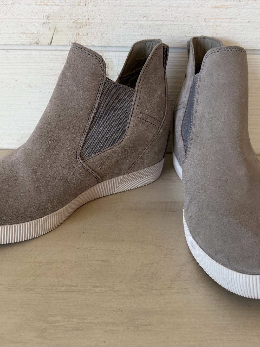SOREL Out N About Slip-On Wedge Boot Women’s Grey White Size US 8.5M/UK 6.5M NEW